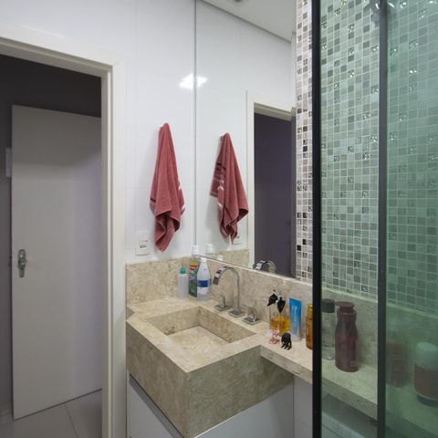 Casa à venda com 140m², 3 quartos e 2 vagas Casa à venda com 140m², 3 quartos e 2 vagasBanheiro da suite
