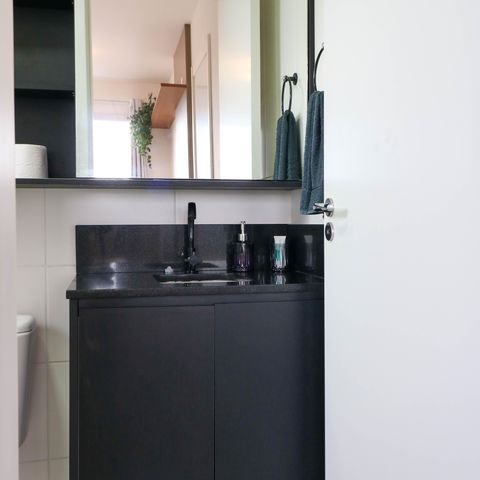 Studio à venda com 28m², 1 quarto e 1 vaga Studio à venda com 28m², 1 quarto e 1 vagaBanheiro Social