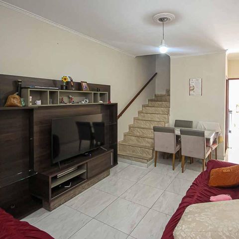 Casa à venda com 68m², 3 quartos e 2 vagas Casa à venda com 68m², 3 quartos e 2 vagasSala