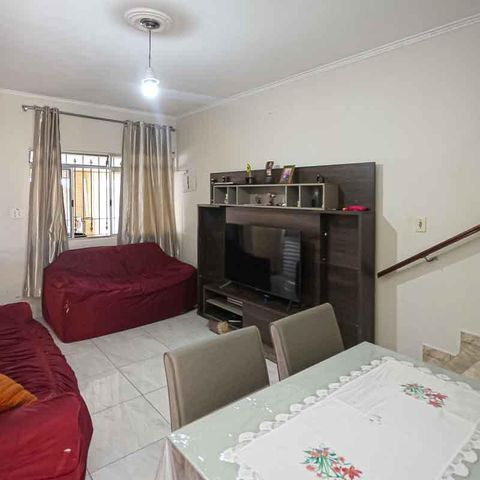 Casa à venda com 68m², 3 quartos e 2 vagas Casa à venda com 68m², 3 quartos e 2 vagasSala