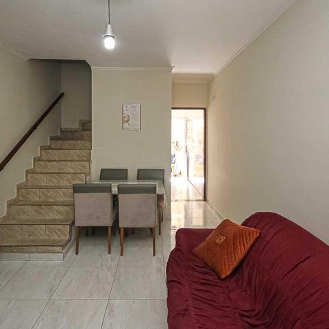Casa à venda com 68m², 3 quartos e 2 vagas Casa à venda com 68m², 3 quartos e 2 vagasSala