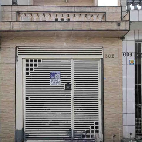 Casa à venda com 68m², 3 quartos e 2 vagas Casa à venda com 68m², 3 quartos e 2 vagasFachada