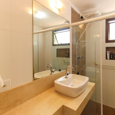 Apartamento à venda com 150m², 4 quartos e 3 vagas Apartamento à venda com 150m², 4 quartos e 3 vagasBanheiro da Suíte