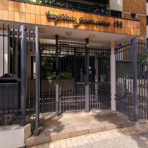 Apartamento à venda com 150m², 4 quartos e 3 vagas Apartamento à venda com 150m², 4 quartos e 3 vagasFachada