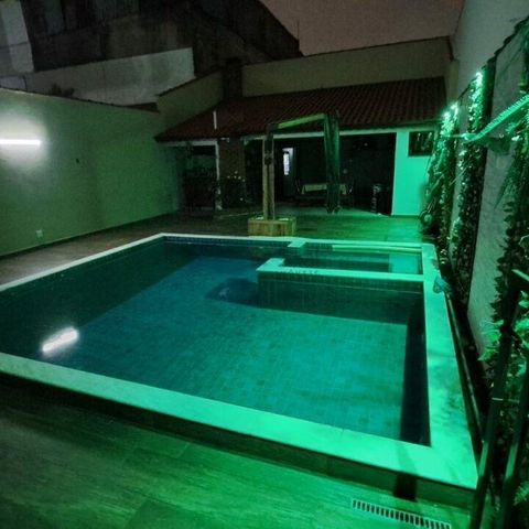 Casa à venda com 241m², 3 quartos e 4 vagas