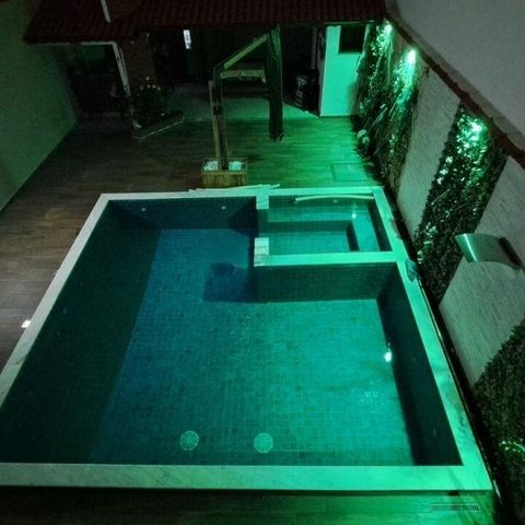 Casa à venda com 241m², 3 quartos e 4 vagas