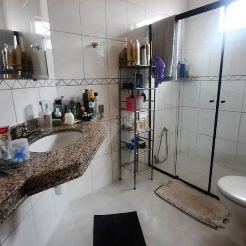 Casa à venda com 241m², 3 quartos e 4 vagas