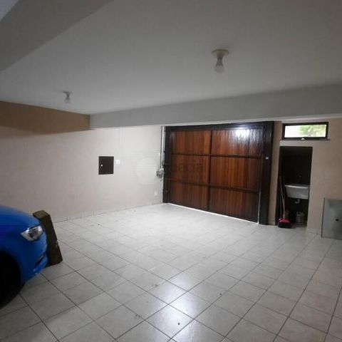 Casa à venda com 241m², 3 quartos e 4 vagas