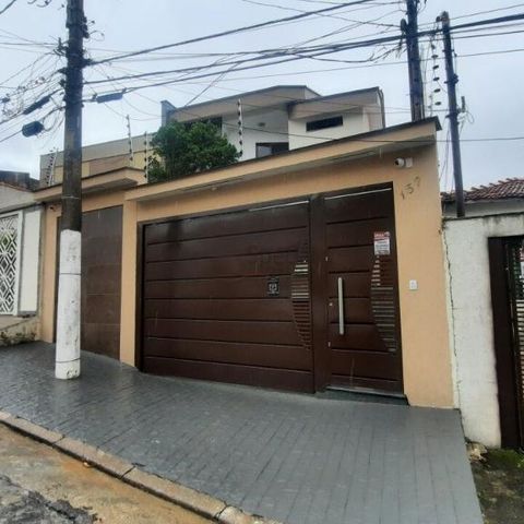 Casa à venda com 241m², 3 quartos e 4 vagas