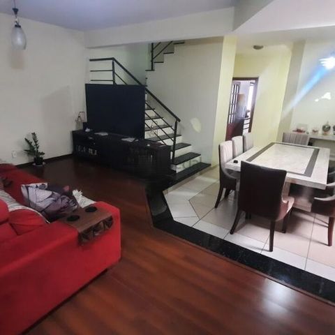 Casa à venda com 241m², 3 quartos e 4 vagas