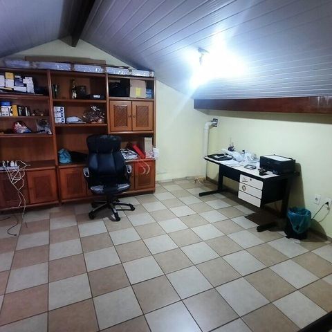 Casa à venda com 241m², 3 quartos e 4 vagas