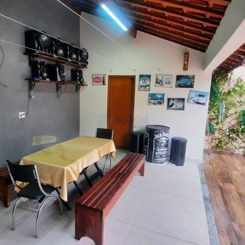 Casa à venda com 241m², 3 quartos e 4 vagas