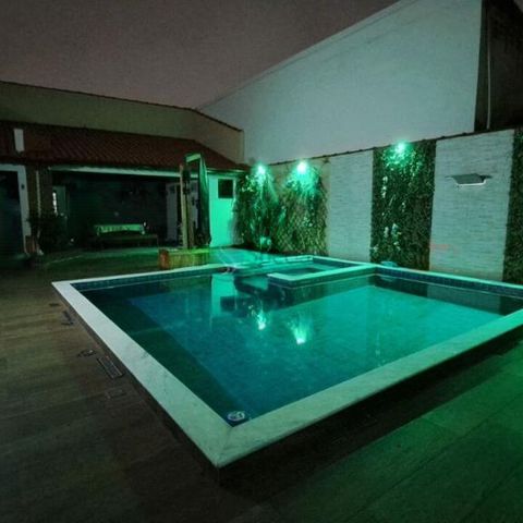 Casa à venda com 241m², 3 quartos e 4 vagas