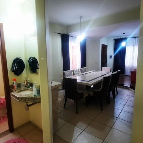 Casa à venda com 241m², 3 quartos e 4 vagas