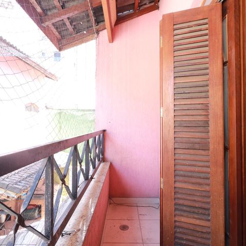 Casa à venda com 560m², 4 quartos e 2 vagasSacada Suíte