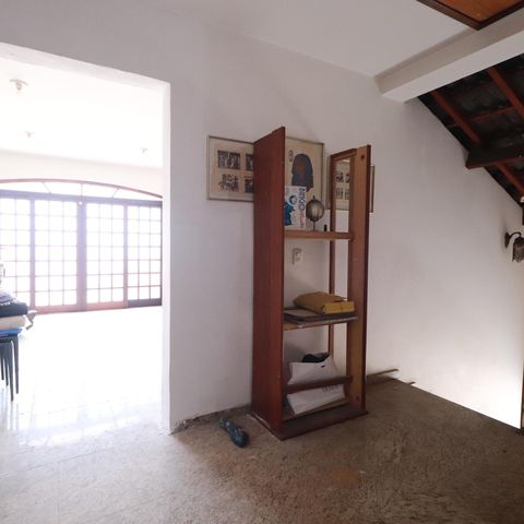 Casa à venda com 560m², 4 quartos e 2 vagasEscada