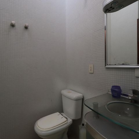 Casa à venda com 560m², 4 quartos e 2 vagasBanheiro da Suíte 1