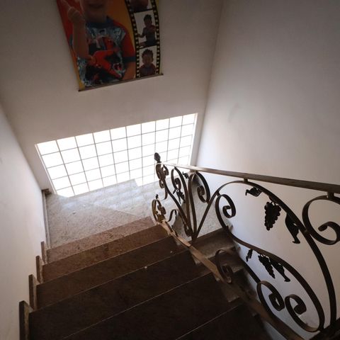 Casa à venda com 560m², 4 quartos e 2 vagasEscada