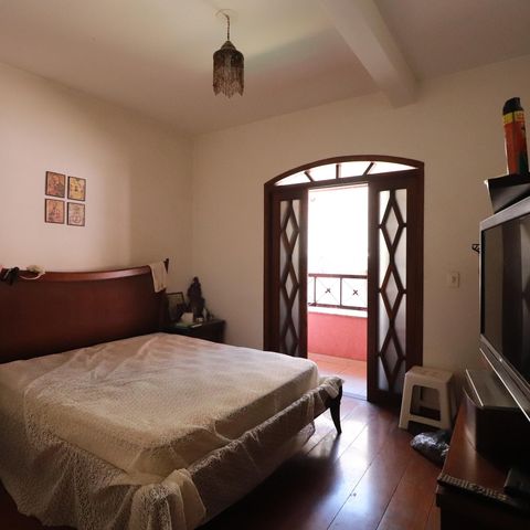 Casa à venda com 560m², 4 quartos e 2 vagasSuíte