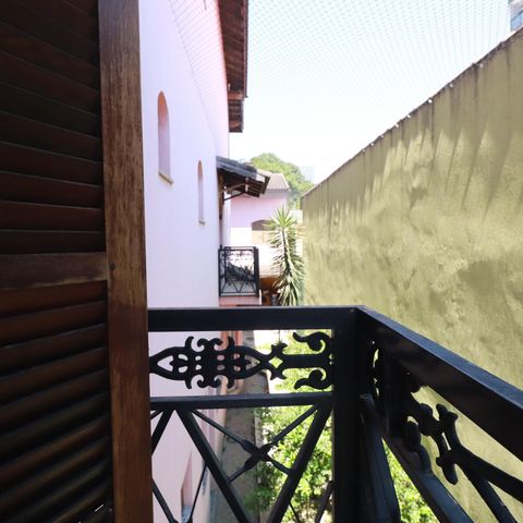Casa à venda com 560m², 4 quartos e 2 vagasSacada Suíte 4