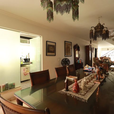Casa à venda com 560m², 4 quartos e 2 vagasSala