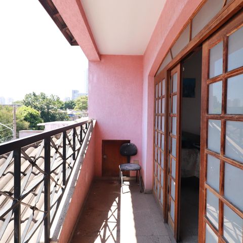 Casa à venda com 560m², 4 quartos e 2 vagasSacada Sala 2