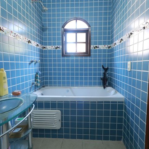 Casa à venda com 560m², 4 quartos e 2 vagasBanheiro da Suíte 2