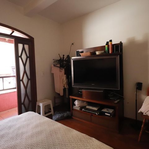 Casa à venda com 560m², 4 quartos e 2 vagasSuíte
