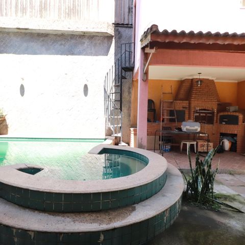 Casa à venda com 560m², 4 quartos e 2 vagasÁrea comum - Piscina