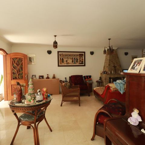 Casa à venda com 560m², 4 quartos e 2 vagasSala