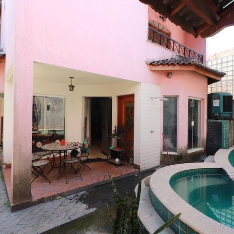 Casa à venda com 560m², 4 quartos e 2 vagasÁrea comum - Piscina