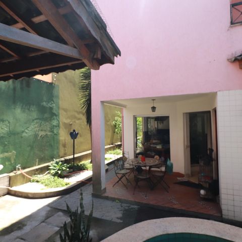 Casa à venda com 560m², 4 quartos e 2 vagasÁrea comum - Piscina