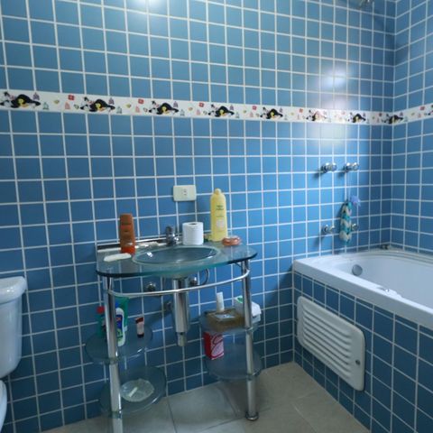 Casa à venda com 560m², 4 quartos e 2 vagasBanheiro da Suíte 2