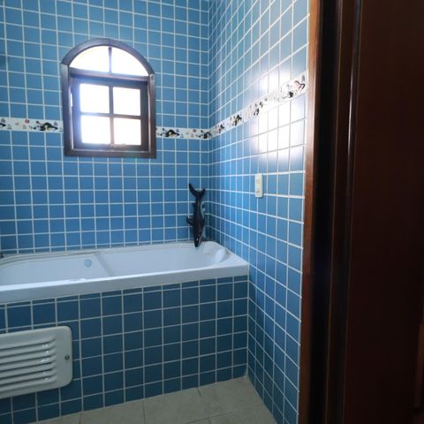 Casa à venda com 560m², 4 quartos e 2 vagasBanheiro da Suíte 2