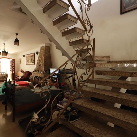 Casa à venda com 560m², 4 quartos e 2 vagasSala