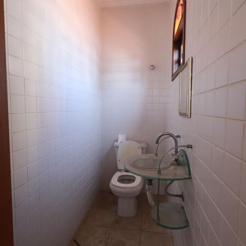 Casa à venda com 560m², 4 quartos e 2 vagasLavabo 1