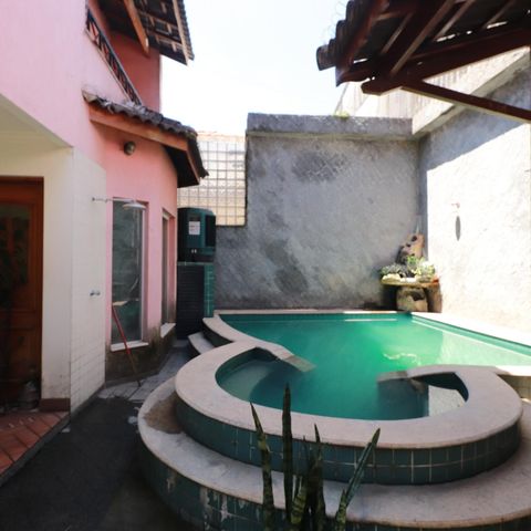 Casa à venda com 560m², 4 quartos e 2 vagasÁrea comum - Piscina