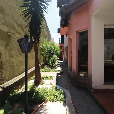 Casa à venda com 560m², 4 quartos e 2 vagasQuintal