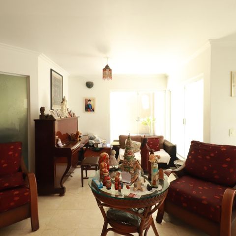 Casa à venda com 560m², 4 quartos e 2 vagasSala