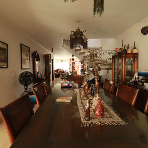 Casa à venda com 560m², 4 quartos e 2 vagasSala