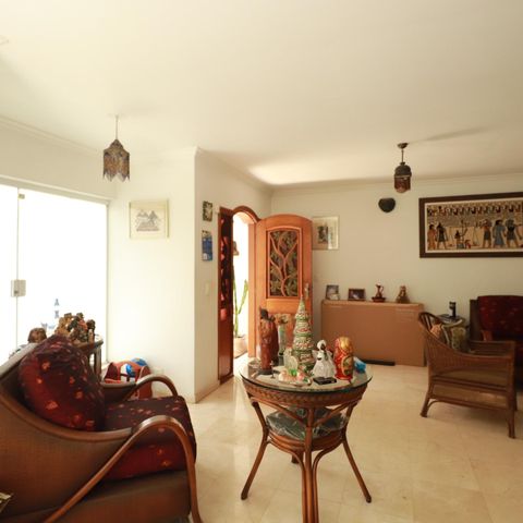 Casa à venda com 560m², 4 quartos e 2 vagasSala