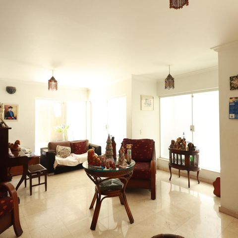 Casa à venda com 560m², 4 quartos e 2 vagasSala