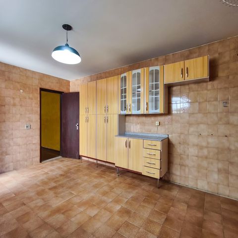 Casa à venda com 253m², 4 quartos e 1 vaga Casa à venda com 253m², 4 quartos e 1 vagaCozinha