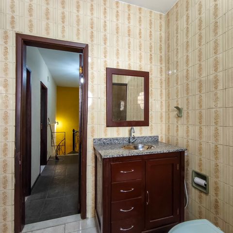 Casa à venda com 253m², 4 quartos e 1 vaga Casa à venda com 253m², 4 quartos e 1 vagaBanheiro Corredor