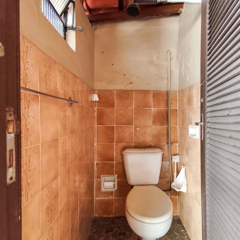 Casa à venda com 253m², 4 quartos e 1 vaga Casa à venda com 253m², 4 quartos e 1 vagaBanheiro de serviço