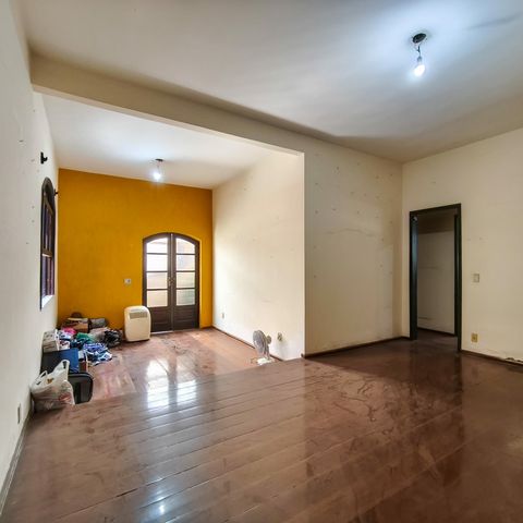 Casa à venda com 253m², 4 quartos e 1 vaga Casa à venda com 253m², 4 quartos e 1 vagaSala
