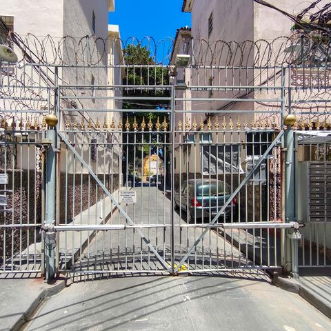 Casa à venda com 253m², 4 quartos e 1 vaga Casa à venda com 253m², 4 quartos e 1 vagaFachada e portaria