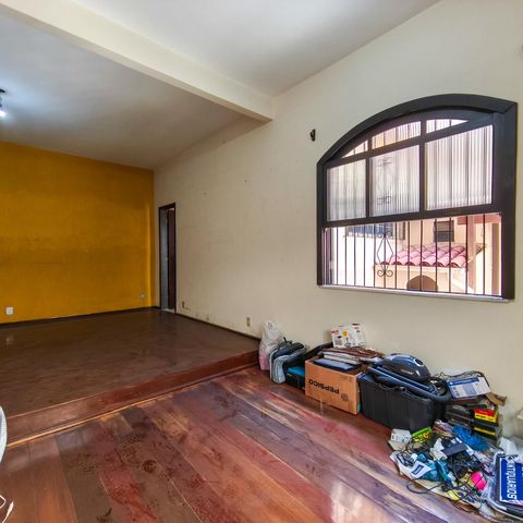 Casa à venda com 253m², 4 quartos e 1 vaga Casa à venda com 253m², 4 quartos e 1 vagaSala