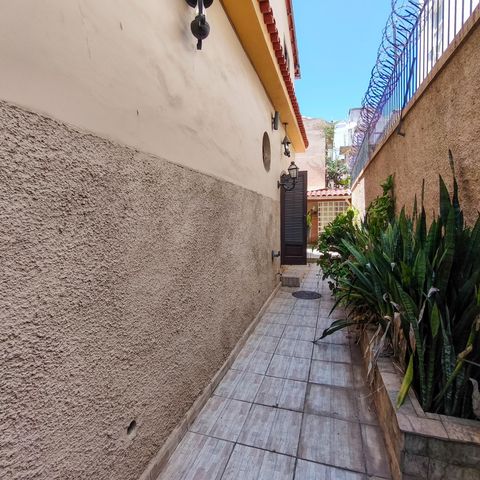 Casa à venda com 253m², 4 quartos e 1 vaga Casa à venda com 253m², 4 quartos e 1 vagaCorredor