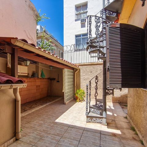 Casa à venda com 253m², 4 quartos e 1 vaga Casa à venda com 253m², 4 quartos e 1 vagaQuintal